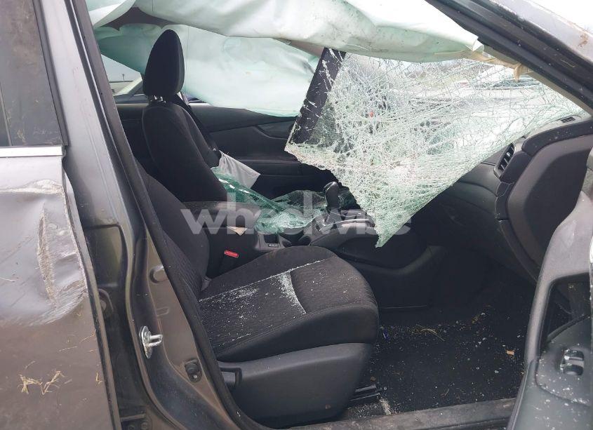 Photo 5 of 2018 Nissan Rogue SV (VIN KNMAT2MVXJP510555)