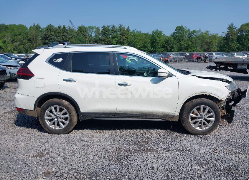 Photo 13 of 2018 Nissan Rogue SV (VIN KNMAT2MVXJP531325)