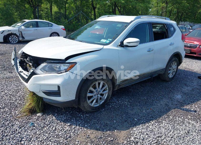 Photo 2 of 2018 Nissan Rogue SV (VIN KNMAT2MVXJP531325)