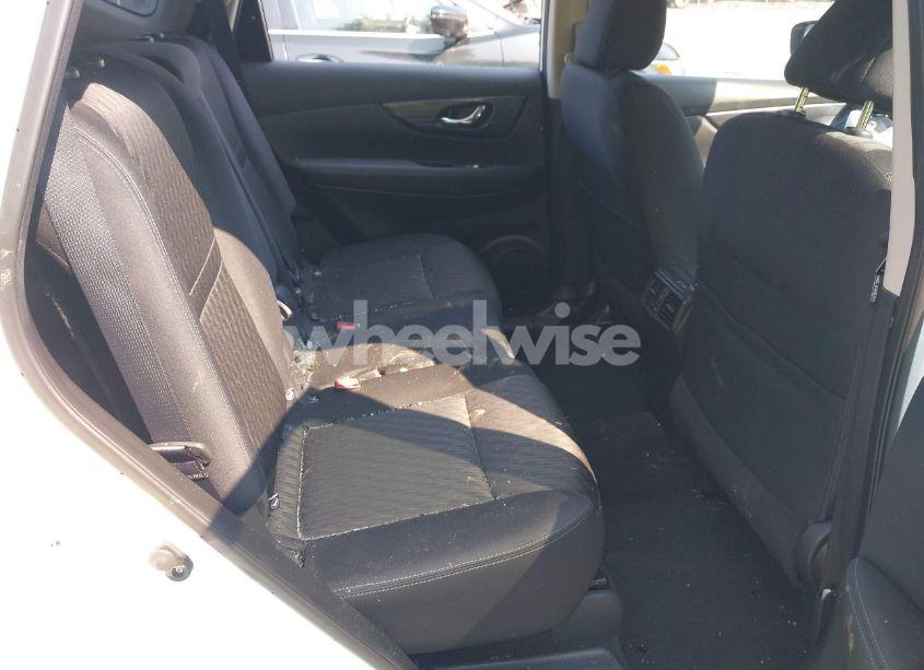 Photo 8 of 2018 Nissan Rogue SV (VIN KNMAT2MVXJP531325)