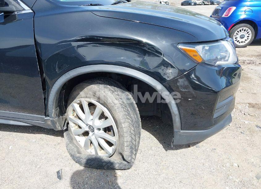 Photo 6 of 2018 Nissan Rogue SV (VIN KNMAT2MVXJP610705)