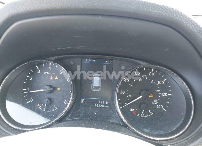 Photo 7 of 2018 Nissan Rogue SV (VIN KNMAT2MVXJP610705)