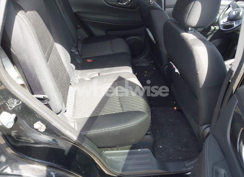 Photo 8 of 2018 Nissan Rogue SV (VIN KNMAT2MVXJP610705)