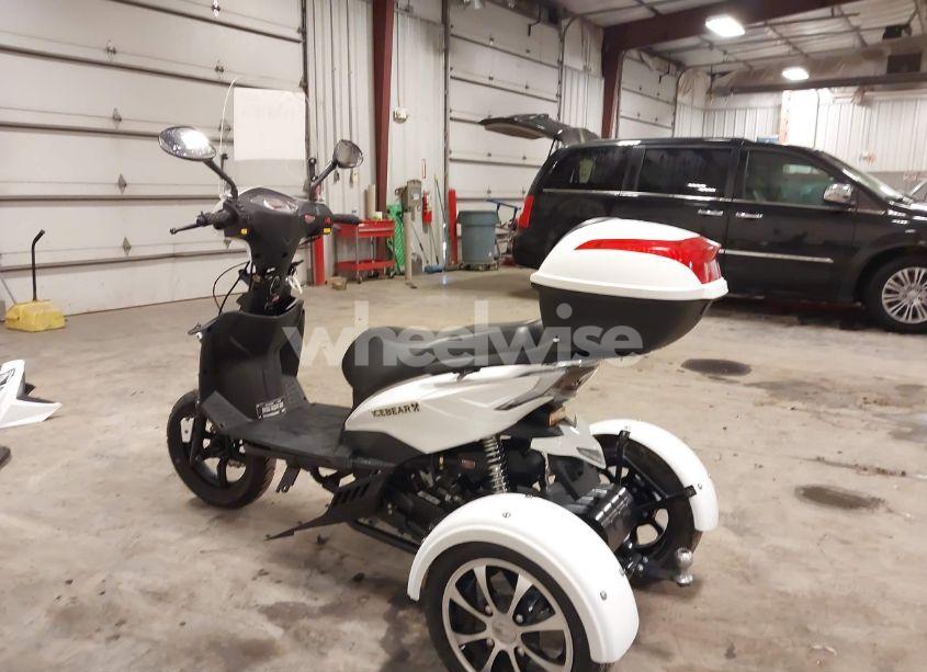 Photo 3 of 2022 Icebear Trifecta TRIKE 50CC (VIN L37LMGFU8NZ050109)
