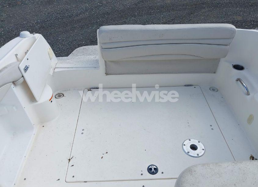 Photo 8 of 2006 Larson Cabrio 260 MID CABIN (VIN LAR81106A606)