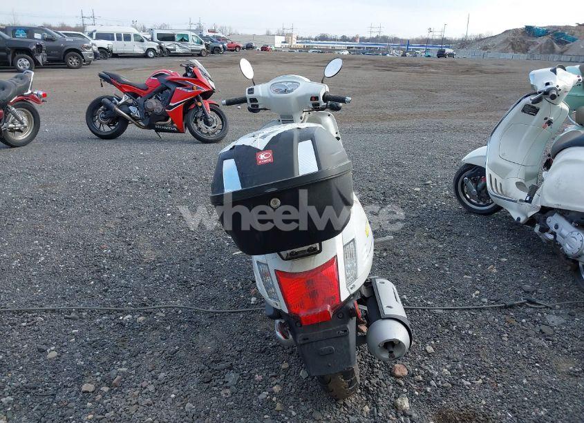 Photo 6 of 2020 Kymco Usa INC LIKE 200I (VIN LC2D2H122LC100398)
