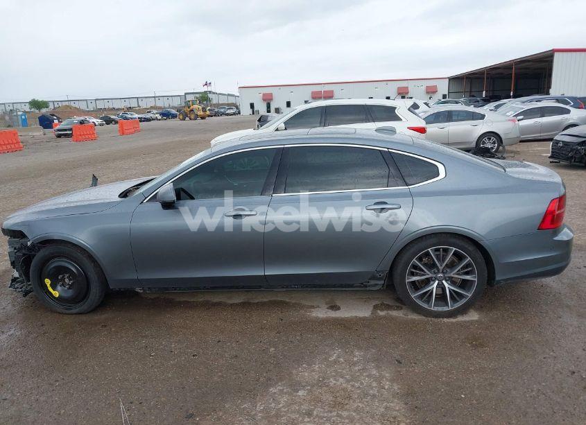Photo 15 of 2018 Volvo S90 T5 MOMENTUM (VIN LVY982AK1JP025728)