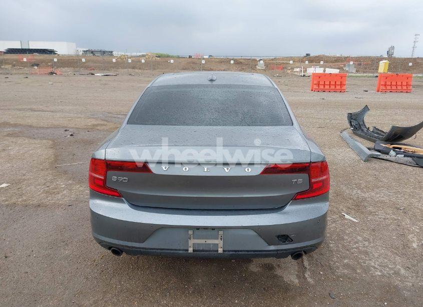Photo 17 of 2018 Volvo S90 T5 MOMENTUM (VIN LVY982AK1JP025728)