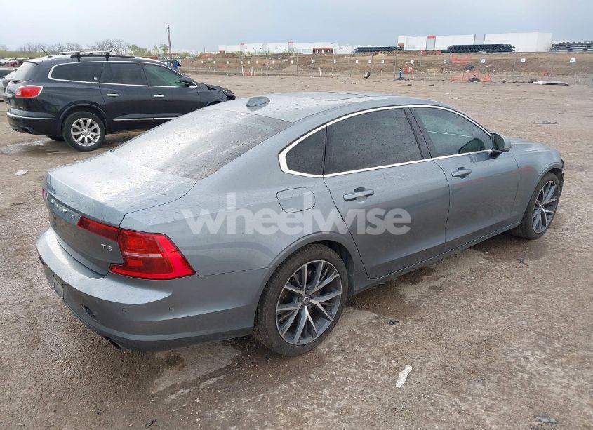 Photo 4 of 2018 Volvo S90 T5 MOMENTUM (VIN LVY982AK1JP025728)