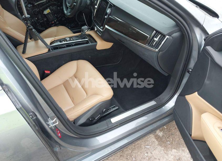 Photo 5 of 2018 Volvo S90 T5 MOMENTUM (VIN LVY982AK1JP025728)