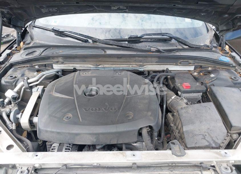 Photo 10 of 2018 Volvo S90 T5 MOMENTUM (VIN LVY982AKXJP032631)