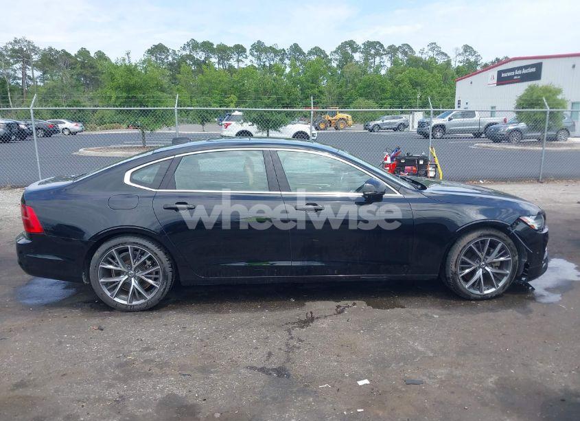 Photo 13 of 2018 Volvo S90 T5 MOMENTUM (VIN LVY982AKXJP032631)