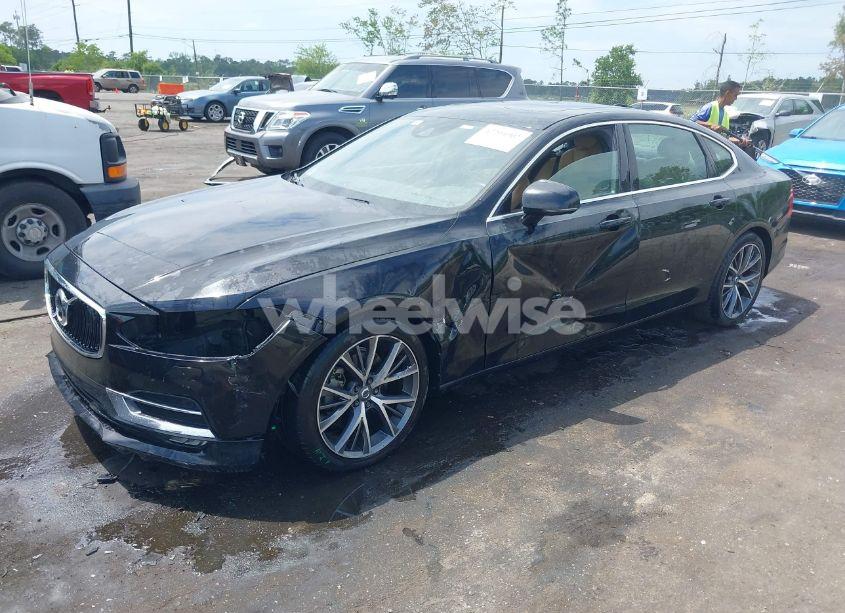 Photo 2 of 2018 Volvo S90 T5 MOMENTUM (VIN LVY982AKXJP032631)