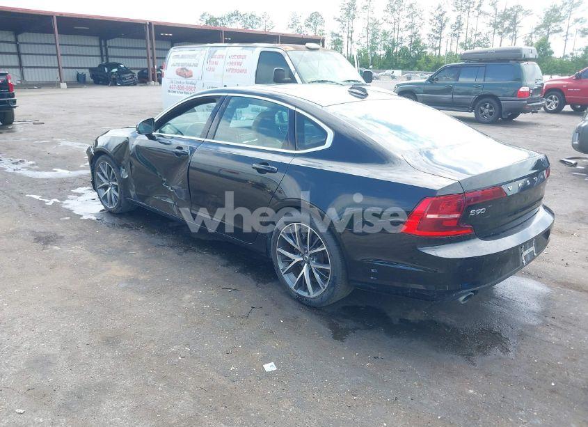 Photo 3 of 2018 Volvo S90 T5 MOMENTUM (VIN LVY982AKXJP032631)
