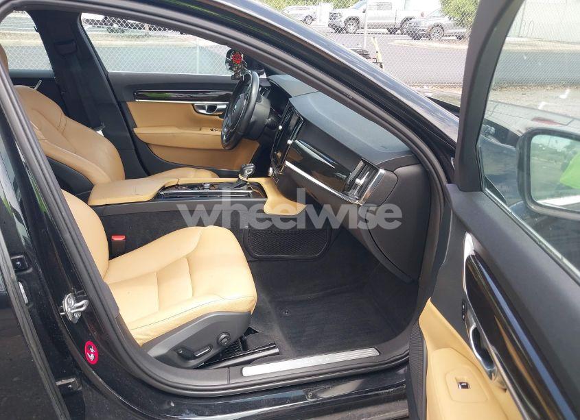 Photo 5 of 2018 Volvo S90 T5 MOMENTUM (VIN LVY982AKXJP032631)