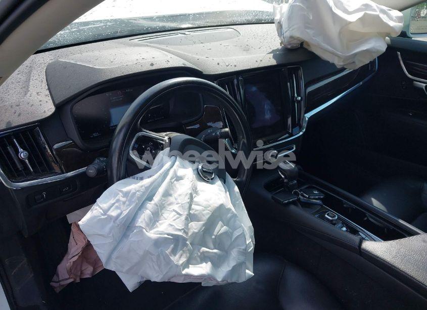 Photo 17 of 2018 Volvo S90 T5 MOMENTUM (VIN LVY982MK6JP016485)