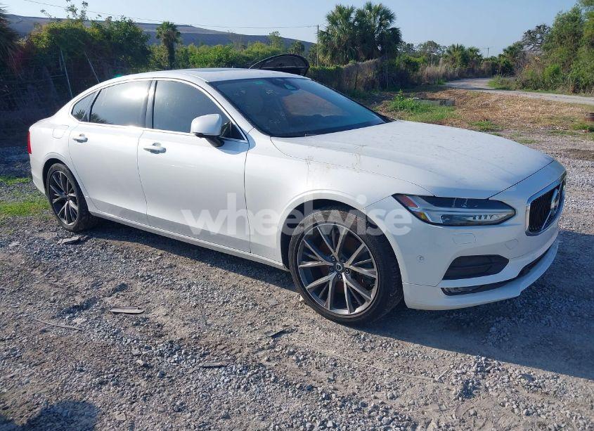 2018 Volvo S90 T6 MOMENTUM (VIN LVY992MK6JP031811) main photo