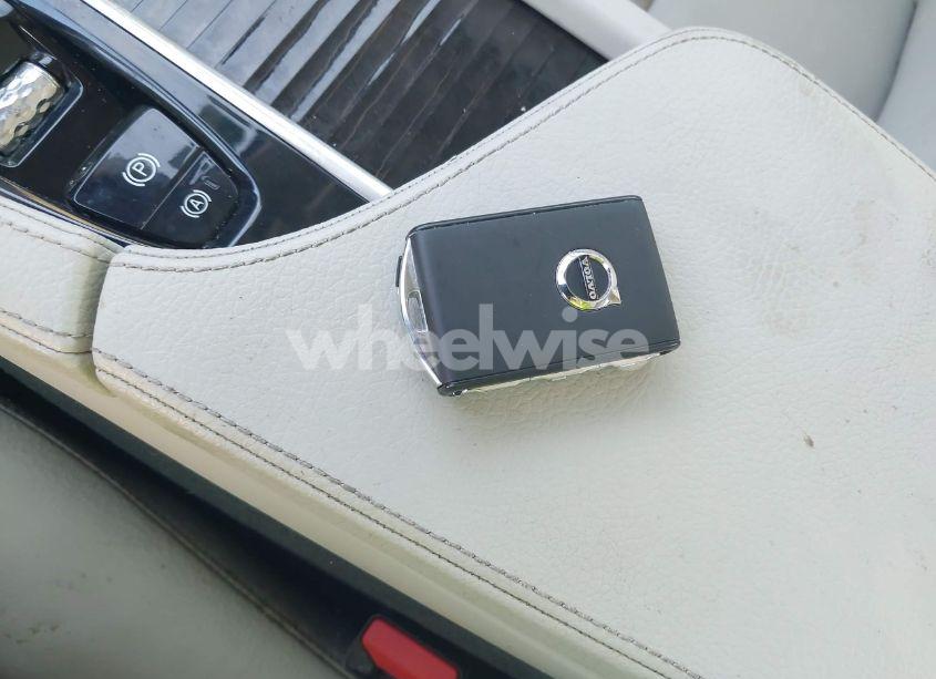 Photo 11 of 2018 Volvo S90 T6 MOMENTUM (VIN LVY992MK6JP031811)