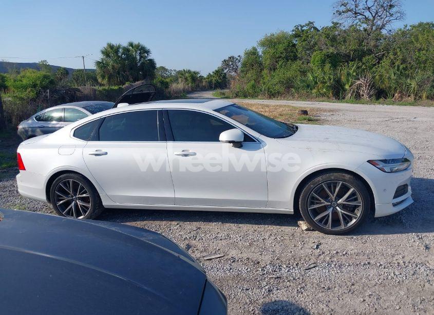 Photo 13 of 2018 Volvo S90 T6 MOMENTUM (VIN LVY992MK6JP031811)