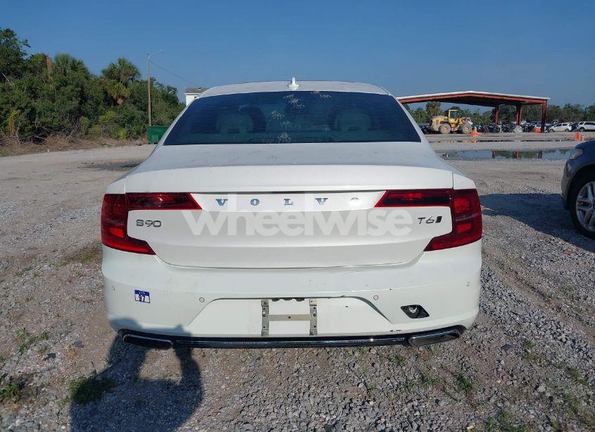 Photo 16 of 2018 Volvo S90 T6 MOMENTUM (VIN LVY992MK6JP031811)