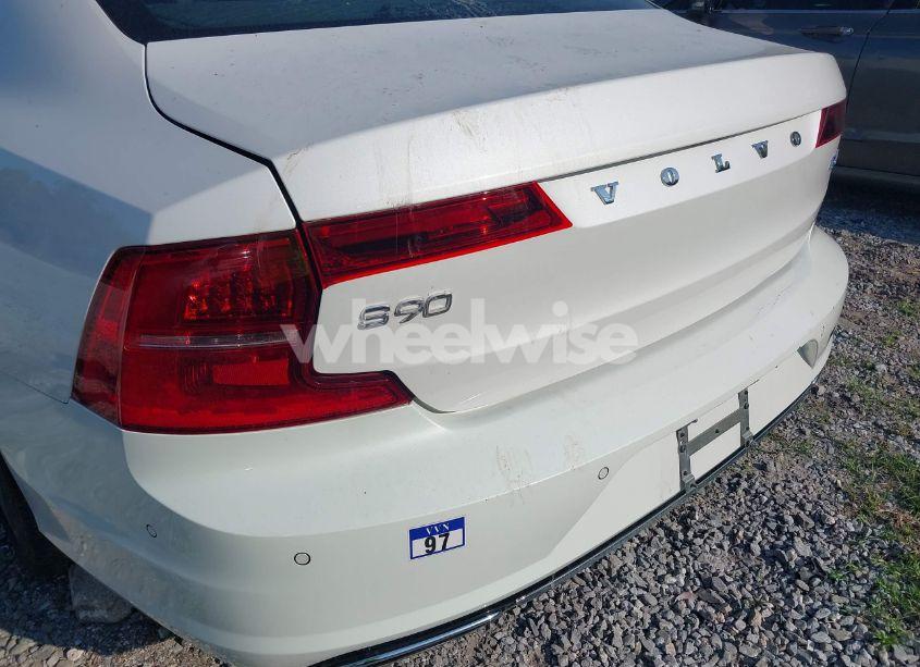 Photo 17 of 2018 Volvo S90 T6 MOMENTUM (VIN LVY992MK6JP031811)