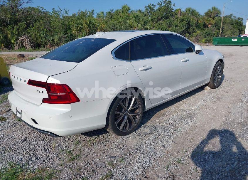 Photo 4 of 2018 Volvo S90 T6 MOMENTUM (VIN LVY992MK6JP031811)