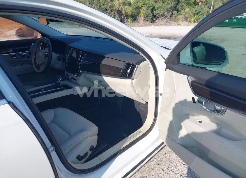 Photo 5 of 2018 Volvo S90 T6 MOMENTUM (VIN LVY992MK6JP031811)