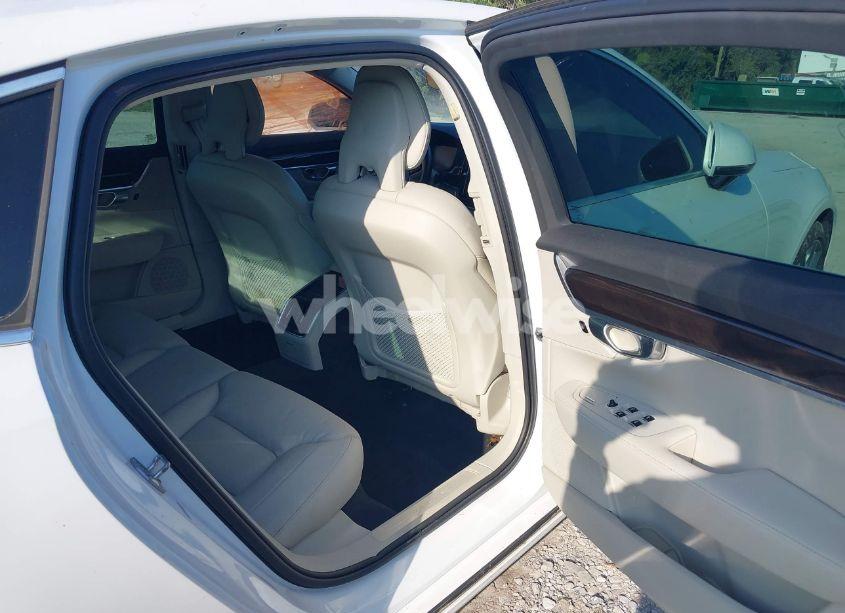 Photo 8 of 2018 Volvo S90 T6 MOMENTUM (VIN LVY992MK6JP031811)