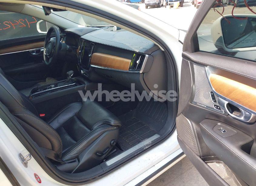 Photo 5 of 2018 Volvo S90 T6 INSCRIPTION (VIN LVY992ML7JP017988)