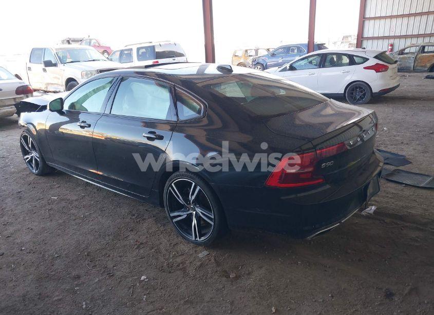 Photo 3 of 2020 Volvo S90 T6 R-DESIGN (VIN LVYA22MT7LP168513)