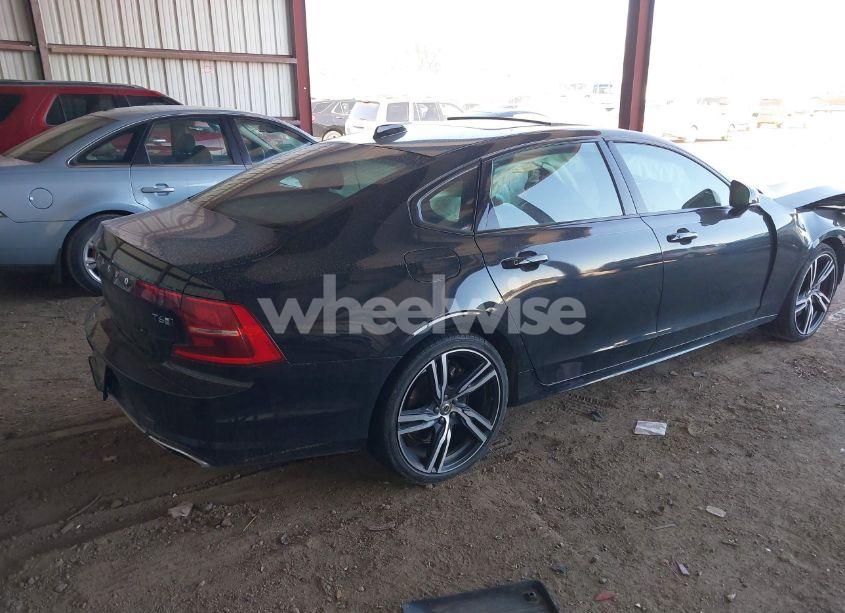 Photo 4 of 2020 Volvo S90 T6 R-DESIGN (VIN LVYA22MT7LP168513)