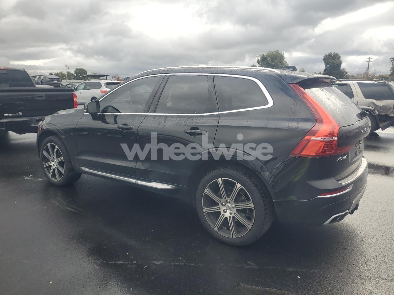 Photo 2 of 2019 VOLVO XC60 T5 INSCRIPTION (VIN LYV102DL6KB231270)