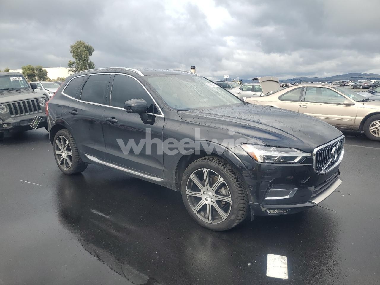 Photo 4 of 2019 VOLVO XC60 T5 INSCRIPTION (VIN LYV102DL6KB231270)