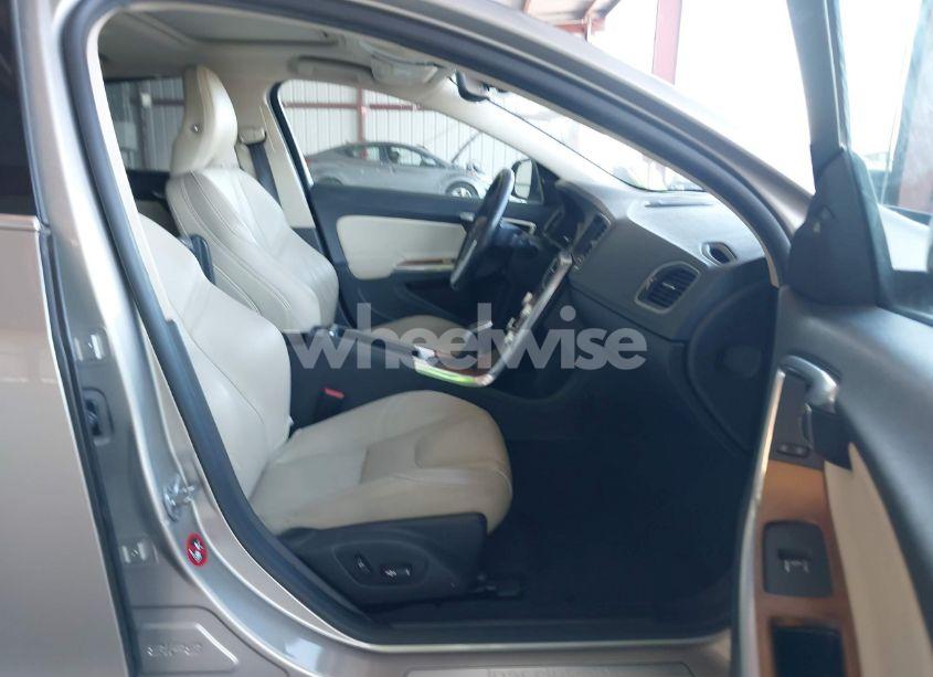 Photo 5 of 2016 Volvo S60 INSCRIPTION T5 DRIVE-E PLATINUM (VIN LYV402FM7GB109298)