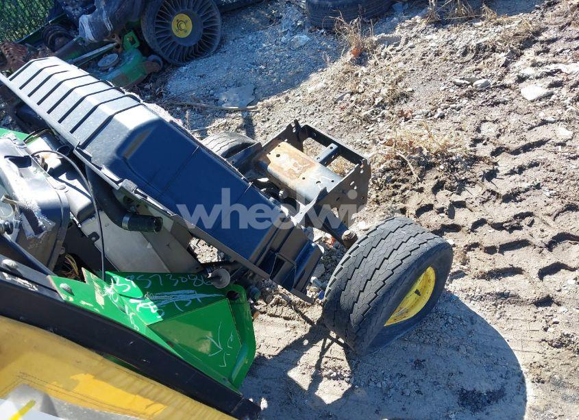 Photo 10 of 2007 John Deere X700 (VIN M0X700A040459)