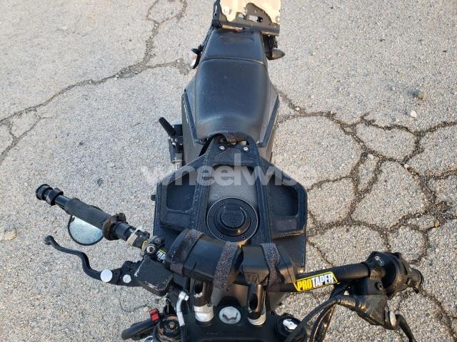 Photo 2 of 2023 HUSQVARNA VITPILEN 401/SVARTPILEN 401 (VIN MD2JUJ404PC224190)