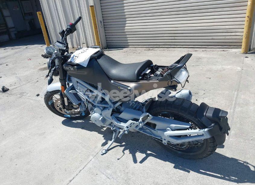 Photo 3 of 2023 Husqvarna Vitpilen 401/SVARTPILEN 401 (VIN MD2JUJ408PC224726)