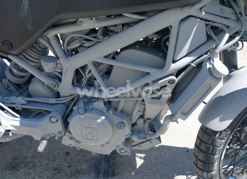 Photo 8 of 2023 Husqvarna Vitpilen 401/SVARTPILEN 401 (VIN MD2JUJ408PC224726)