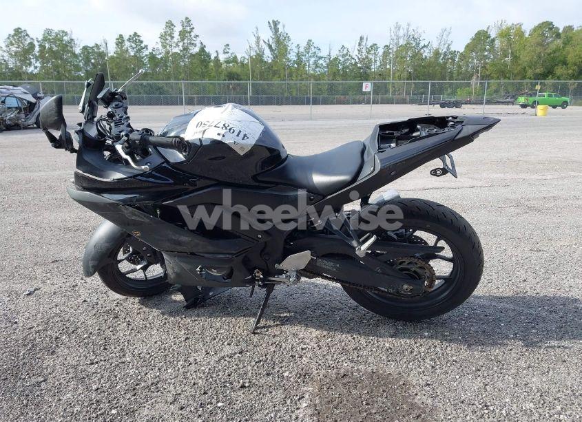 Photo 14 of 2020 Yamaha Yzfr3 A (VIN MH3RH18Y1LK004827)