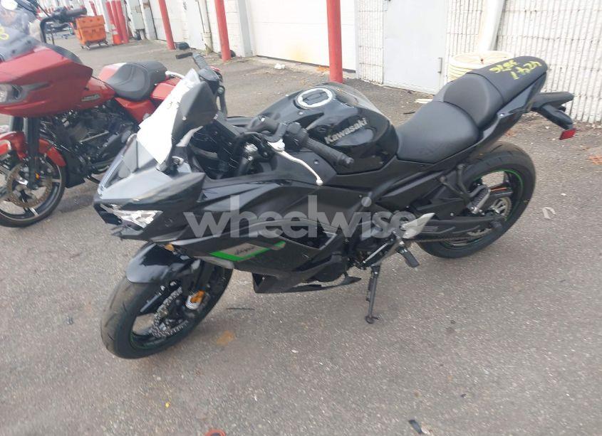 Photo 2 of 2025 Kawasaki Ex650 R (VIN ML5EXER19SDAF9627)