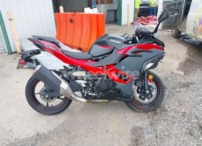 Photo 11 of 2024 Kawasaki Ex500 (VIN ML5EXGG14RDA00983)