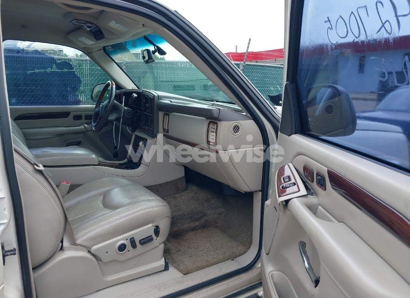 Photo 5 of 2003 Cadillac Escalade (VIN MVIN319038IND)