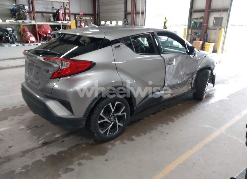 Photo 4 of 2018 Toyota C-hr XLE PREMIUM (VIN NMTKHMBX0JR039509)