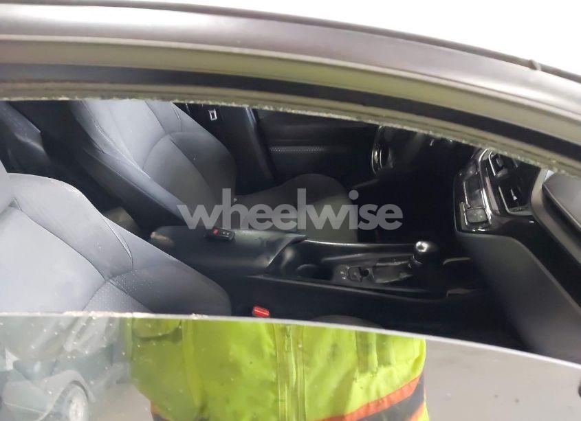 Photo 5 of 2018 Toyota C-hr XLE PREMIUM (VIN NMTKHMBX0JR039509)