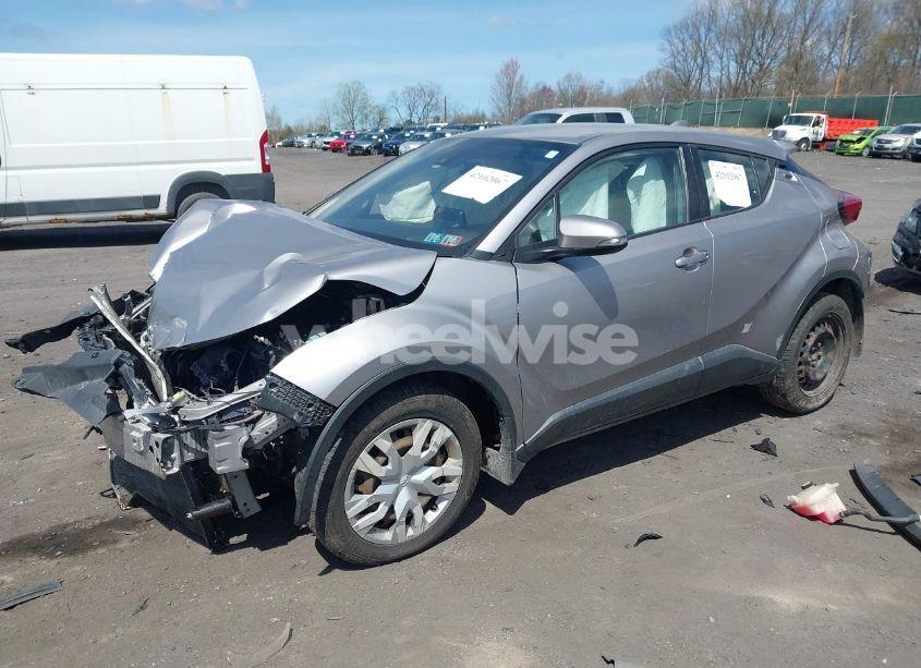 Photo 2 of 2019 Toyota C-hr LE (VIN NMTKHMBX1KR090955)