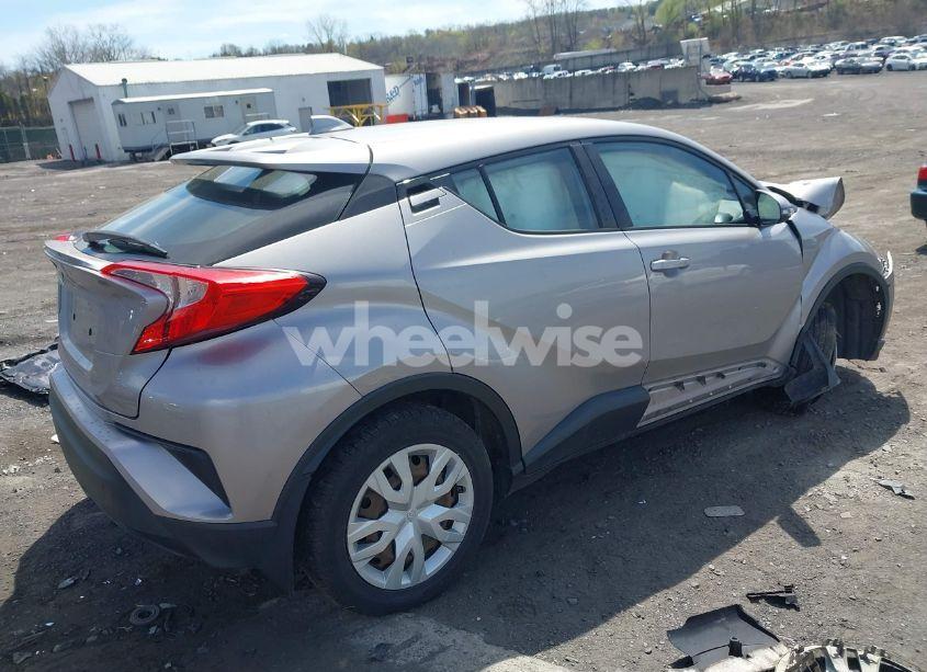 Photo 4 of 2019 Toyota C-hr LE (VIN NMTKHMBX1KR090955)