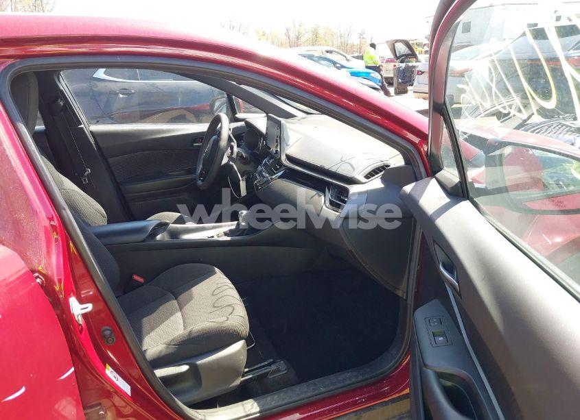 Photo 5 of 2019 Toyota C-hr LE (VIN NMTKHMBX1KR094584)