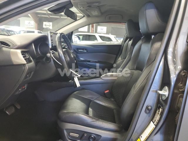 Photo 10 of 2021 TOYOTA C-HR XLE (VIN NMTKHMBX1MR122094)