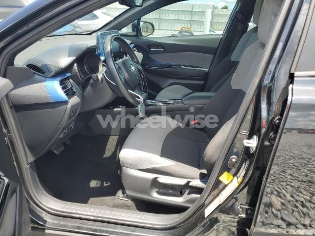Photo 2 of 2019 TOYOTA C-HR XLE (VIN NMTKHMBX2KR089619)