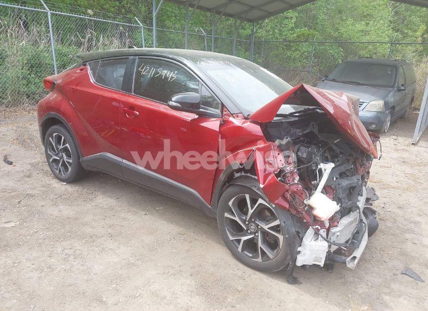 2019 Toyota C-hr XLE (VIN NMTKHMBX2KR090611) main photo